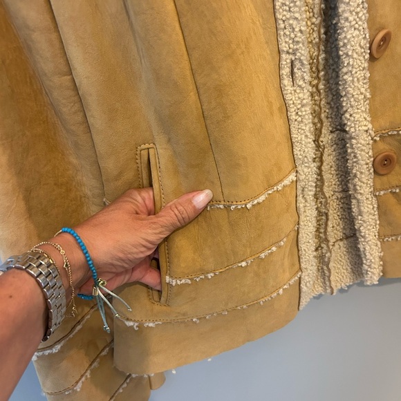 Genuine New Zealand Baby lamb Cozy Tan Suede Teddy Jacket for Women - Picture 6 of 7